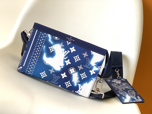 محفظة صغيرة من جاستون لويس فويتون LV Pochette بسحاب مزدوج يمكن ارتداؤها