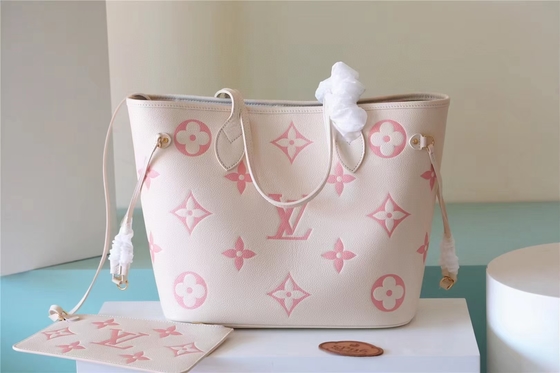 حقيبة يد صغيرة بتصميم شخصي من لويس فيتون Onthego Mm Monogram Empreinte