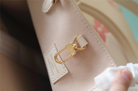 حقيبة يد صغيرة بتصميم شخصي من لويس فيتون Onthego Mm Monogram Empreinte