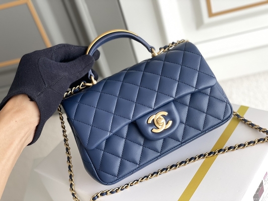 Caviar شانيل ميني كافيار مستطيل الشكل 2020 من جلد الحمل المحبب ومعدن ذهبي اللون
