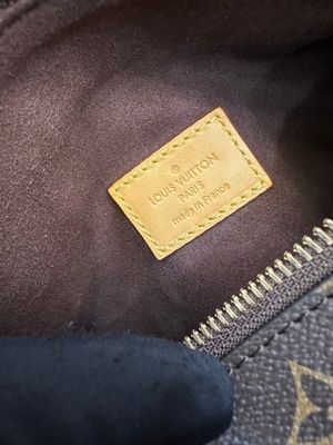 حقيبة حقيبة لويس فويتون LV من القماش البني طويل النظر