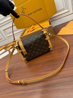 حقيبة حقيبة لويس فويتون LV من القماش البني طويل النظر