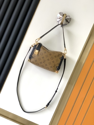 حقيبة كتف لويس فيتون M46358 LV بقماش القنب المطلي بحرف مونوغرام