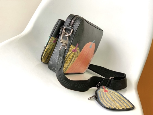 حقيبة رجالي LV x YK Trio Monogram للجنسين M46358 Street Style Collaboration 3WAY