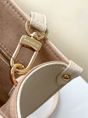 كريم الزعفران العملاق مونوغرام OnTheGo MM لويس فيتون Messenger Bag For iPad Mini