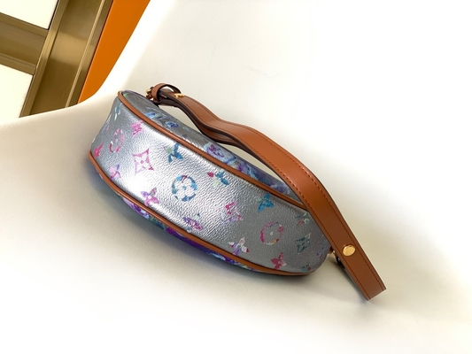 حقيبة حبال صغيرة تحت الإبط تحمل علامة لويس فيتون Loop Hobo Bag 2022