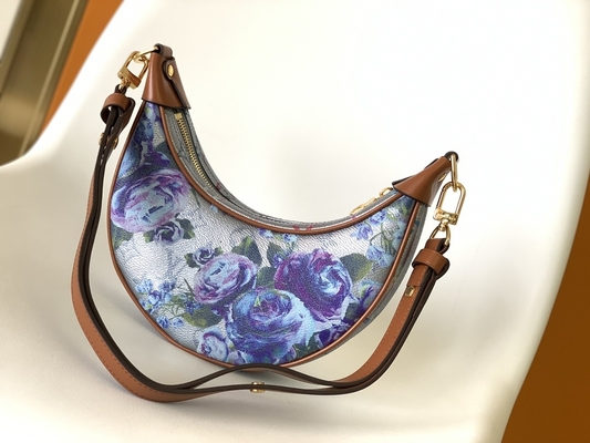 حقيبة حبال صغيرة تحت الإبط تحمل علامة لويس فيتون Loop Hobo Bag 2022