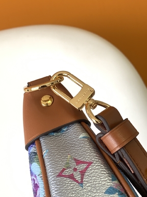 حقيبة حبال صغيرة تحت الإبط تحمل علامة لويس فيتون Loop Hobo Bag 2022