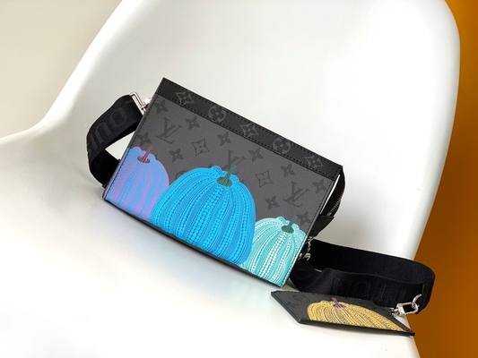 LV X YK Mini Designer Purses لويس فيتون Pochette Voyage Pumpkin Print Gaston Wearable Wallet