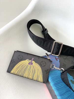 LV X YK Mini Designer Purses لويس فيتون Pochette Voyage Pumpkin Print Gaston Wearable Wallet
