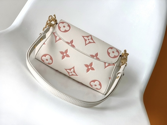 حقيبة Favourite Creme Mini Sling Bag ذات العلامات التجارية LV Rose Trianon Two Monogram Empreinte Leather