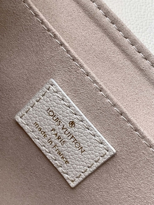 حقيبة Favourite Creme Mini Sling Bag ذات العلامات التجارية LV Rose Trianon Two Monogram Empreinte Leather