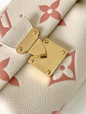 حقيبة Favourite Creme Mini Sling Bag ذات العلامات التجارية LV Rose Trianon Two Monogram Empreinte Leather