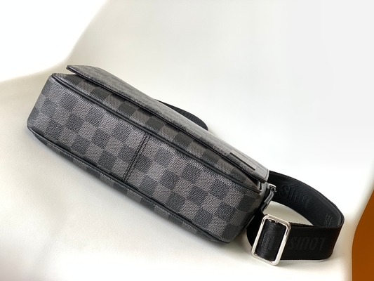 لويس فيتون Branded Mens Bag District PM Damier Messenger Bag أسود الجرافيت