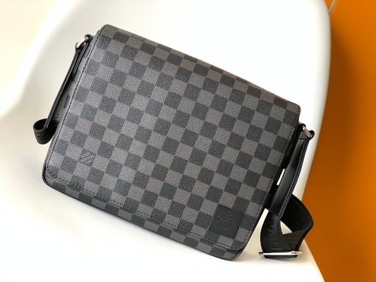 لويس فيتون Branded Mens Bag District PM Damier Messenger Bag أسود الجرافيت