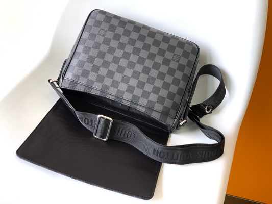 لويس فيتون Branded Mens Bag District PM Damier Messenger Bag أسود الجرافيت