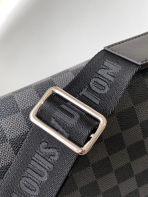 لويس فيتون Branded Mens Bag District PM Damier Messenger Bag أسود الجرافيت
