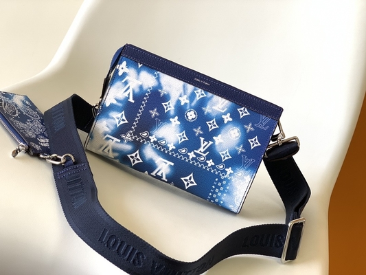 محفظة صغيرة من جاستون لويس فويتون LV Pochette بسحاب مزدوج يمكن ارتداؤها