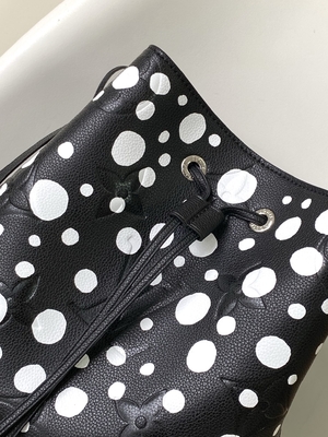 حقيبة يد نسائية بيضاء سوداء NéOnoé MM لويس فيتون Yayoi Kusama