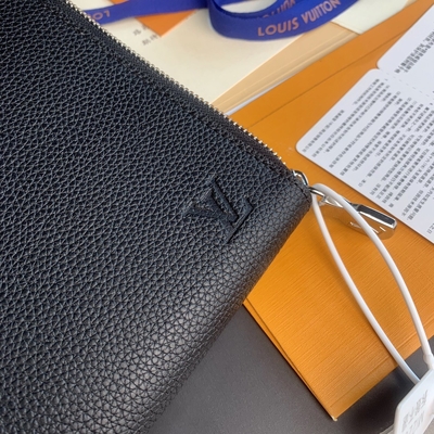 لويس فيتون Pochette Jour GM Cuir Taurillon Leather in Black Noir Purses