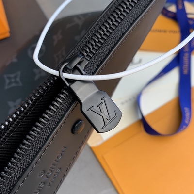 مونوغرام Shadow Leather Mini Designer Pochette To Go لويس فيتون