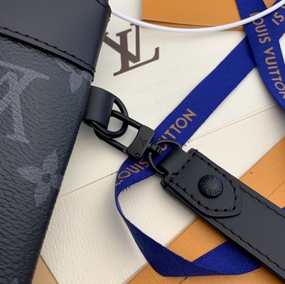 مونوغرام Shadow Leather Mini Designer Pochette To Go لويس فيتون