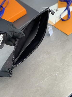 مونوغرام Shadow Leather Mini Designer Pochette To Go لويس فيتون