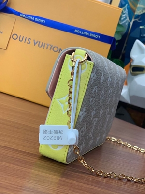 حقيبة بيضاء من Pochette Felicie LV Spring In The City Monogram Empreinte