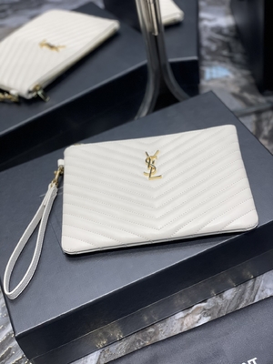 حقيبة كلاتش من الجلد المبطن بطبعة مونوغرام YSL
