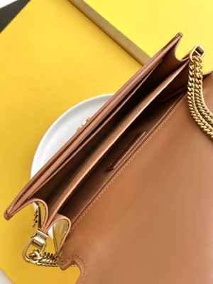 حقيبة كتف سان لوران ماركة YSL Cassandra
