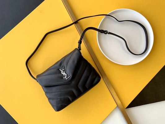 YSL Saint Laurent حقيبة كتف للسيدات سلسلة Cassandra من قماش القطن وجلد العجل البني الكراميل