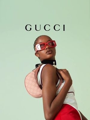 حقيبة كتف ذات علامة تجارية مصممة من Gucci Ophidia صغيرة باللون الوردي وبطانة من القطن والكتان