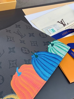 Louis Vuitton LV X YK Mini Designer Purses Pocket Organizer أسود القرع طباعة