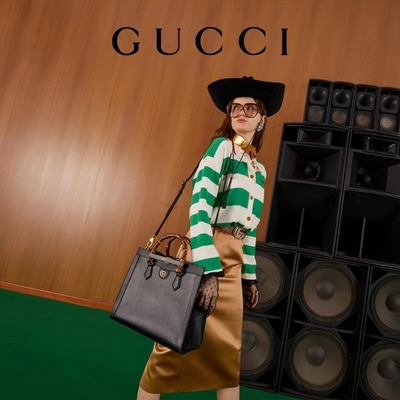 حقيبة جوتشي Princess Diana Gucci من الجلد الأسود متوسطة الحجم بمقبض من الخيزران