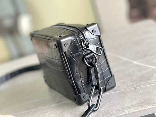 Crocodilien Matte Black Louis Vuitton LV Soft Trunk Mini Small براءات الاختراع والجلود