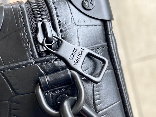 Crocodilien Matte Black Louis Vuitton LV Soft Trunk Mini Small براءات الاختراع والجلود