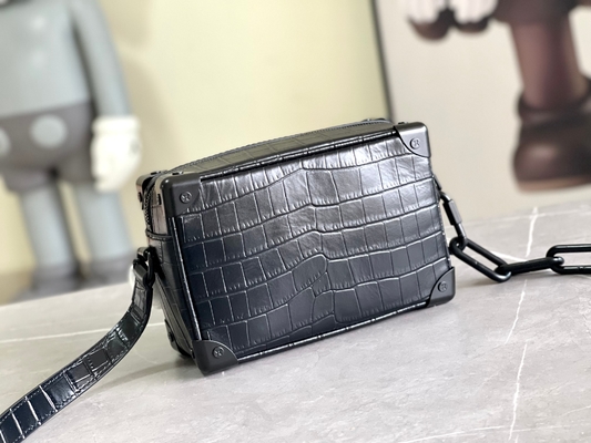 Crocodilien Matte Black Louis Vuitton LV Soft Trunk Mini Small براءات الاختراع والجلود