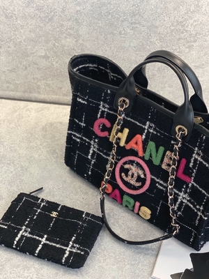 حقيبة شانيل 2022 Sotheby's Custom ذات العلامات التجارية Tweed Beach Bag FW Rainbow Tote