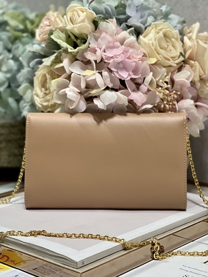 حليب الشاي اللون حقيبة حبال صغيرة تحمل علامة Gucci Soho Chain كتف