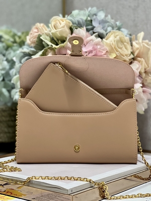 حليب الشاي اللون حقيبة حبال صغيرة تحمل علامة Gucci Soho Chain كتف