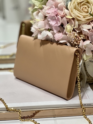حليب الشاي اللون حقيبة حبال صغيرة تحمل علامة Gucci Soho Chain كتف